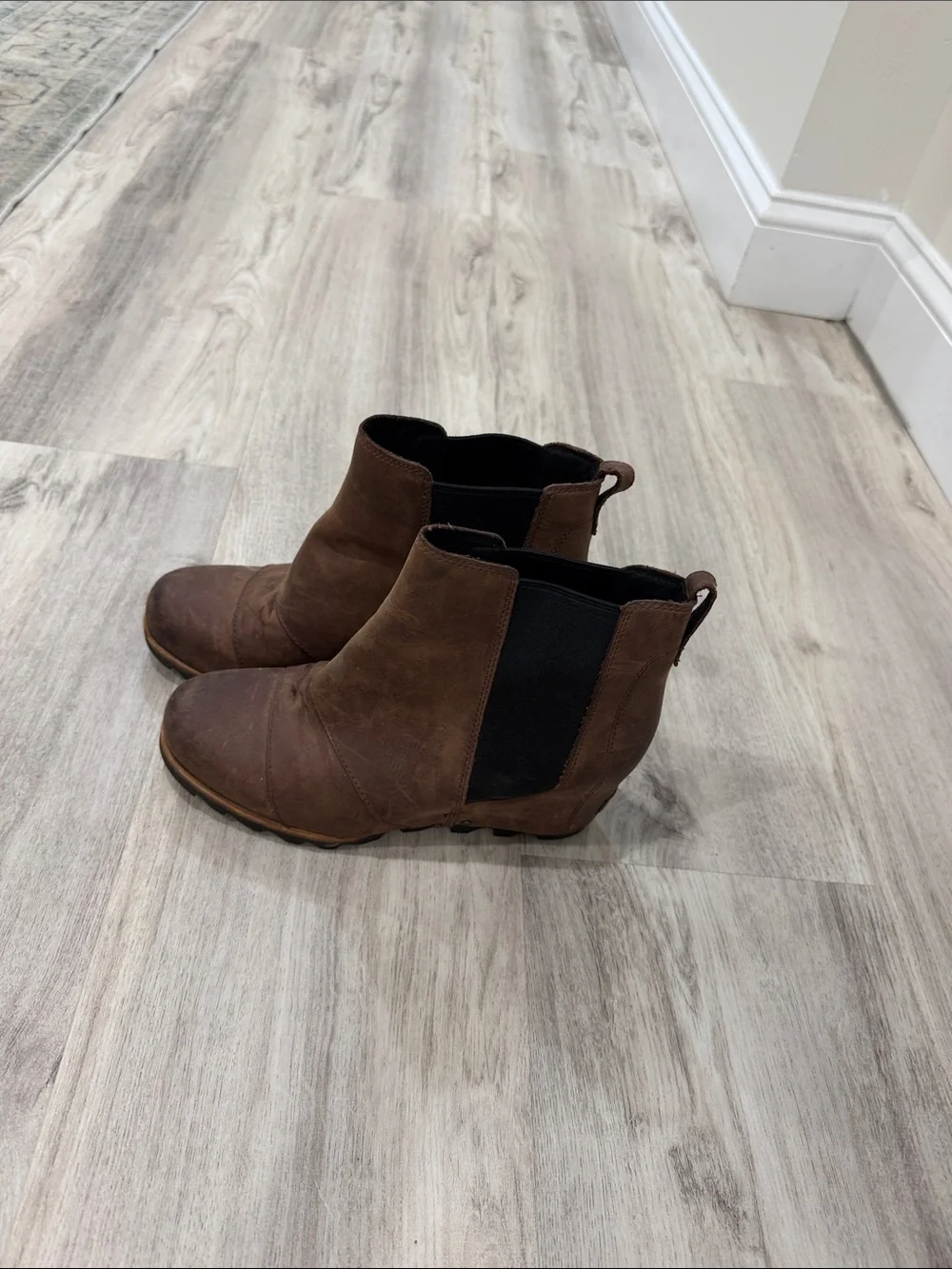 Sorel Women's Joan of Arctic wedge II  Brown Chelsea Ankle Boots size 10